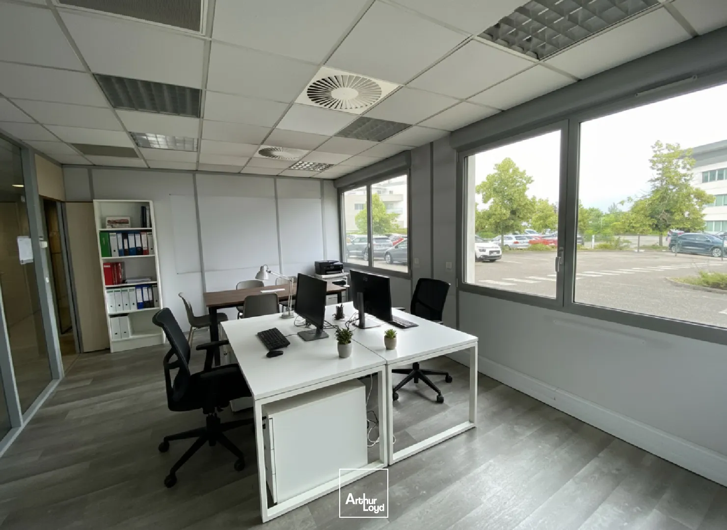 BUREAUX ENTIEREMENT RENOVES - MONTBONNOT