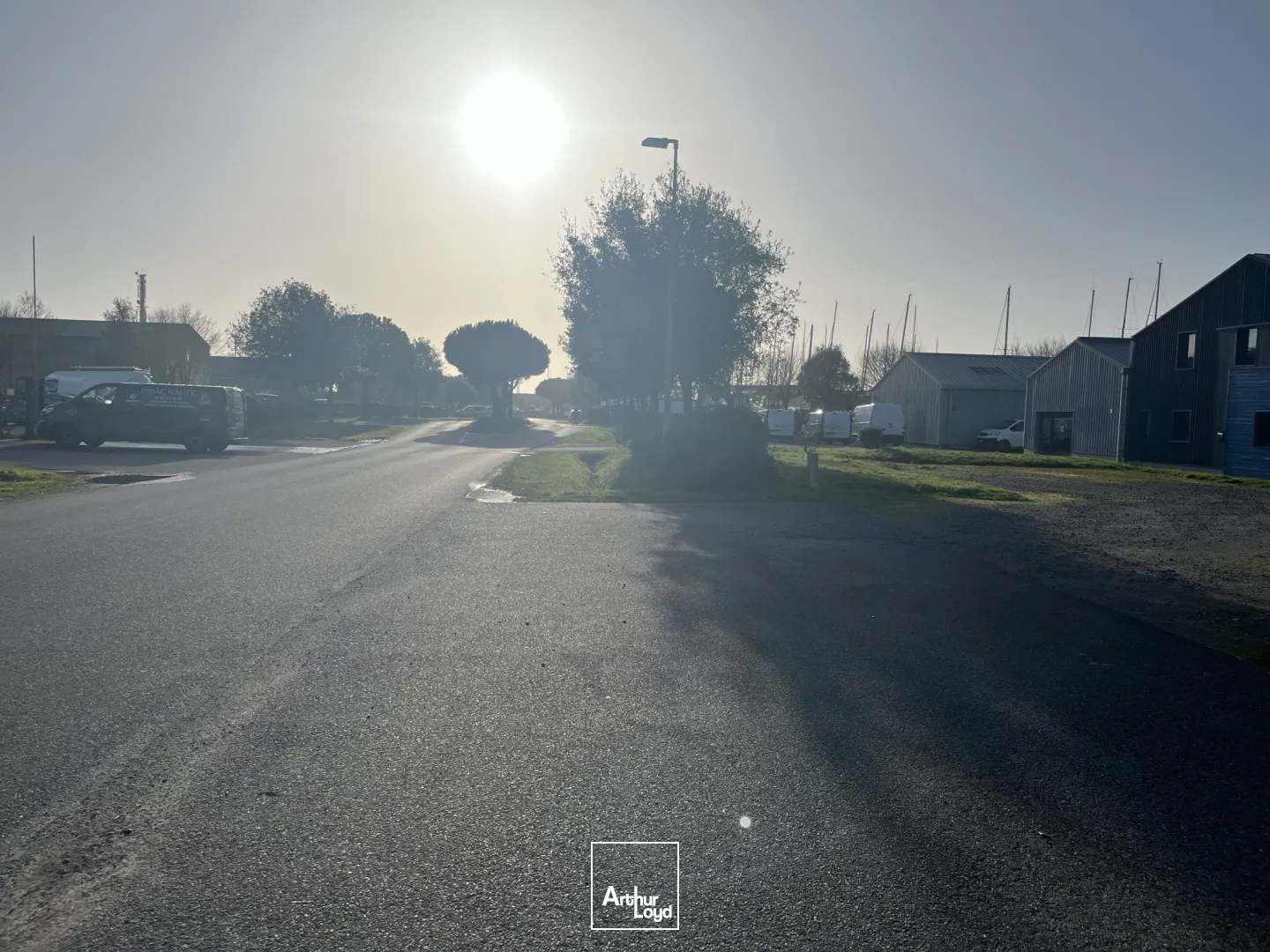 A LOUER LOCAL D ACTIVITE PIRIAC 144M2