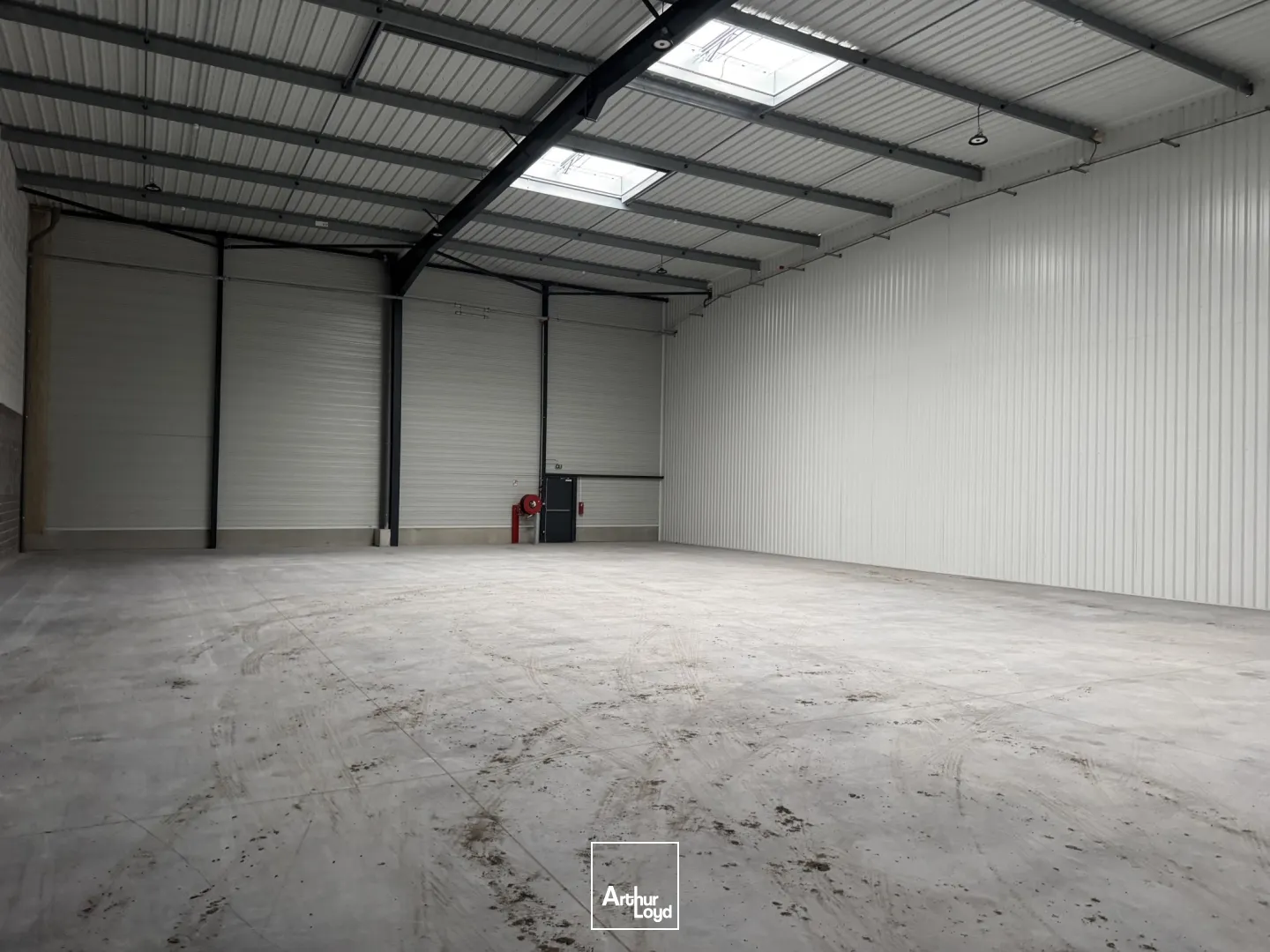 ENTREPOT LOGISTIQUE à LOUER ZI BONDUES secteur Ravennes les Francs proche TOURCOING entrepot / local d'activité / bureaux disponible à la location site privatif emplacement de quali...