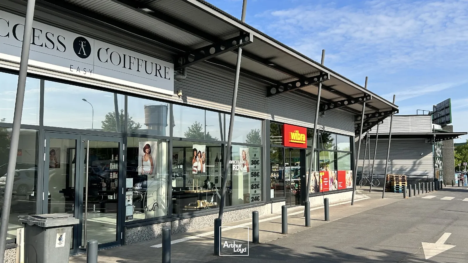 EXCLUSIVITÉ - 2 Locaux commerciaux disponibles, développant env 812 m2 & 638m2 - à louer - zone commerciale MATCH d'Halluin