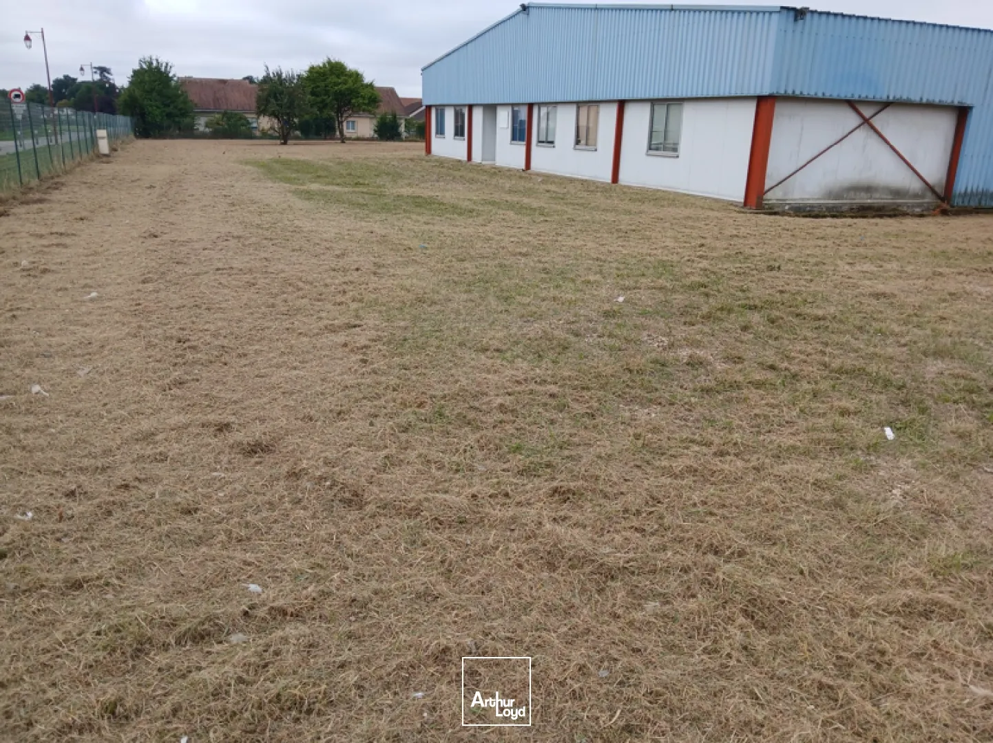 Locaux d'activité à vendre à BRETEUIL 27160