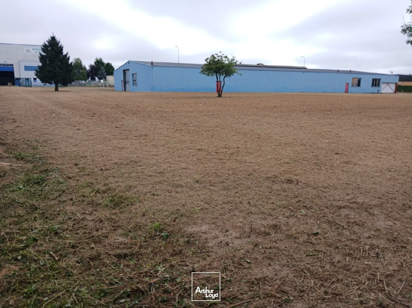 Locaux d'activité à vendre à BRETEUIL 27160