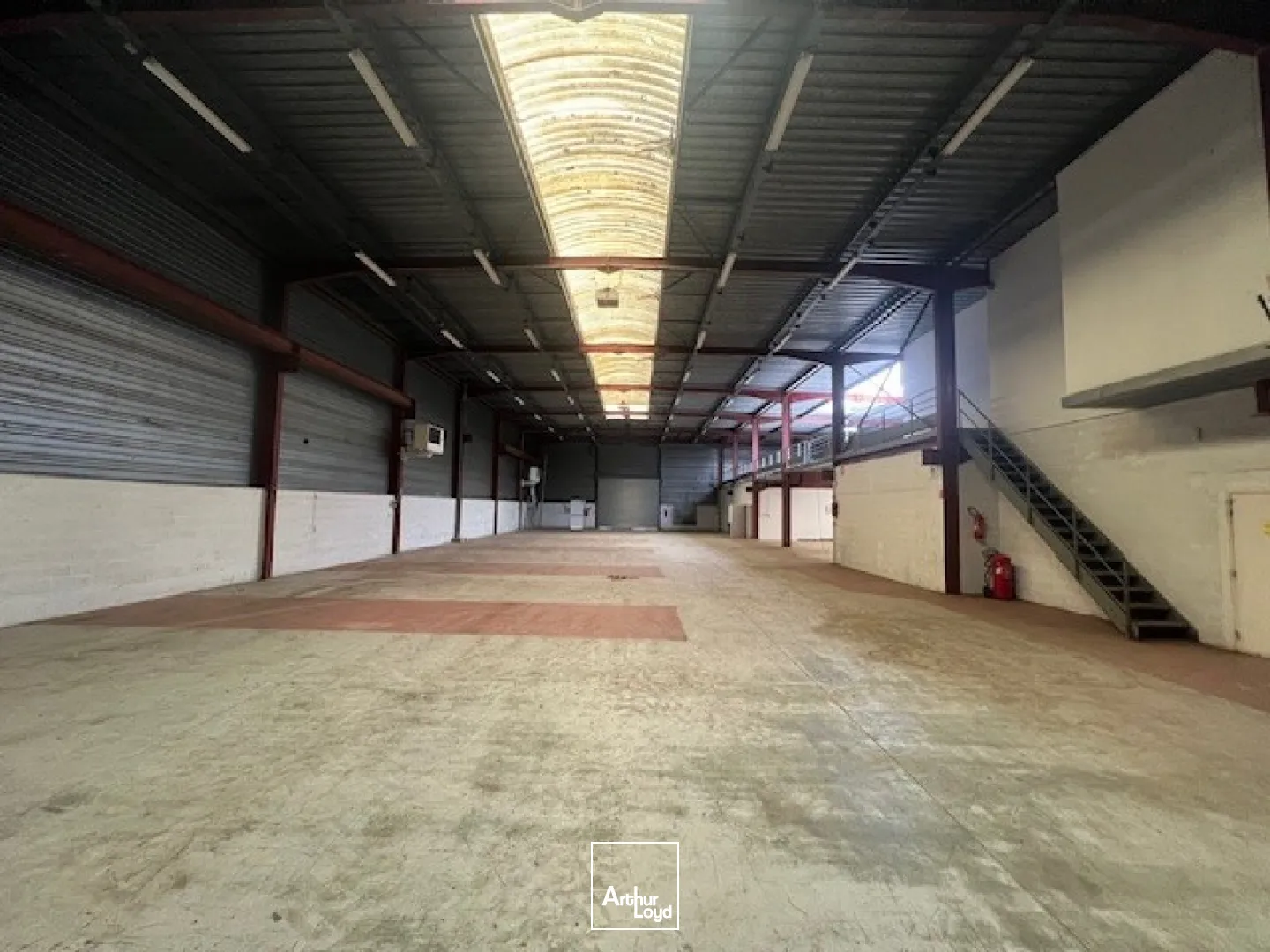 Entrepôts à louer à COIGNIERES 78310