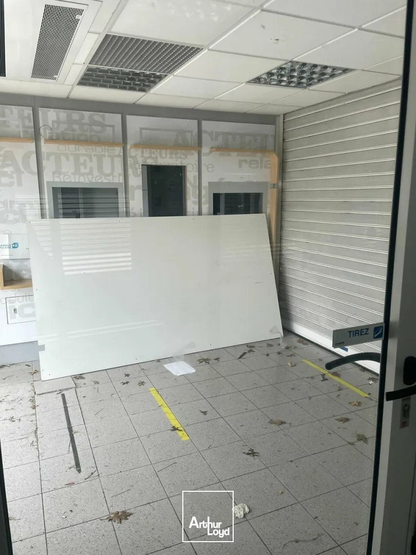 LOCAL - 110M² - LA ROCHE SUR YON 