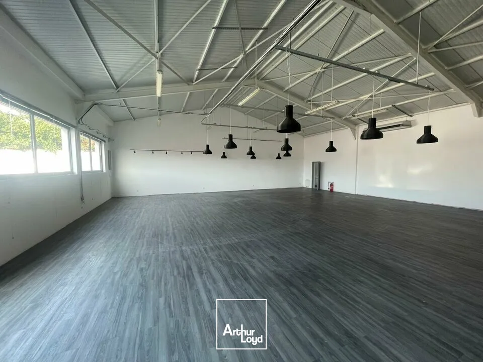 LOCATION  LOCAL COMMERCIAL DE 360 M²  JARD-SUR-MER 