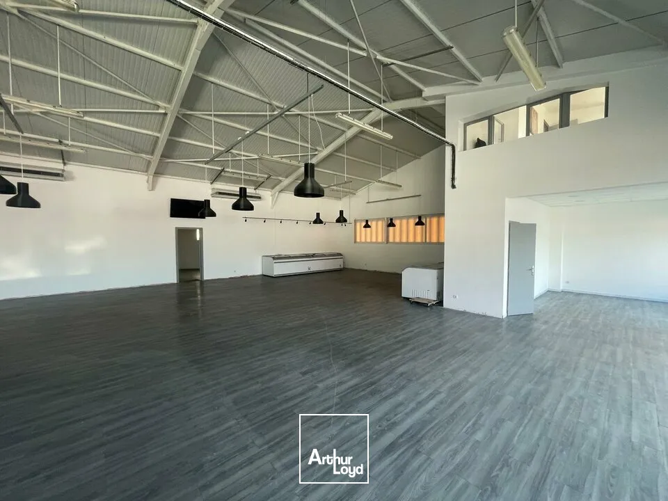 LOCATION  LOCAL COMMERCIAL DE 360 M²  JARD-SUR-MER 