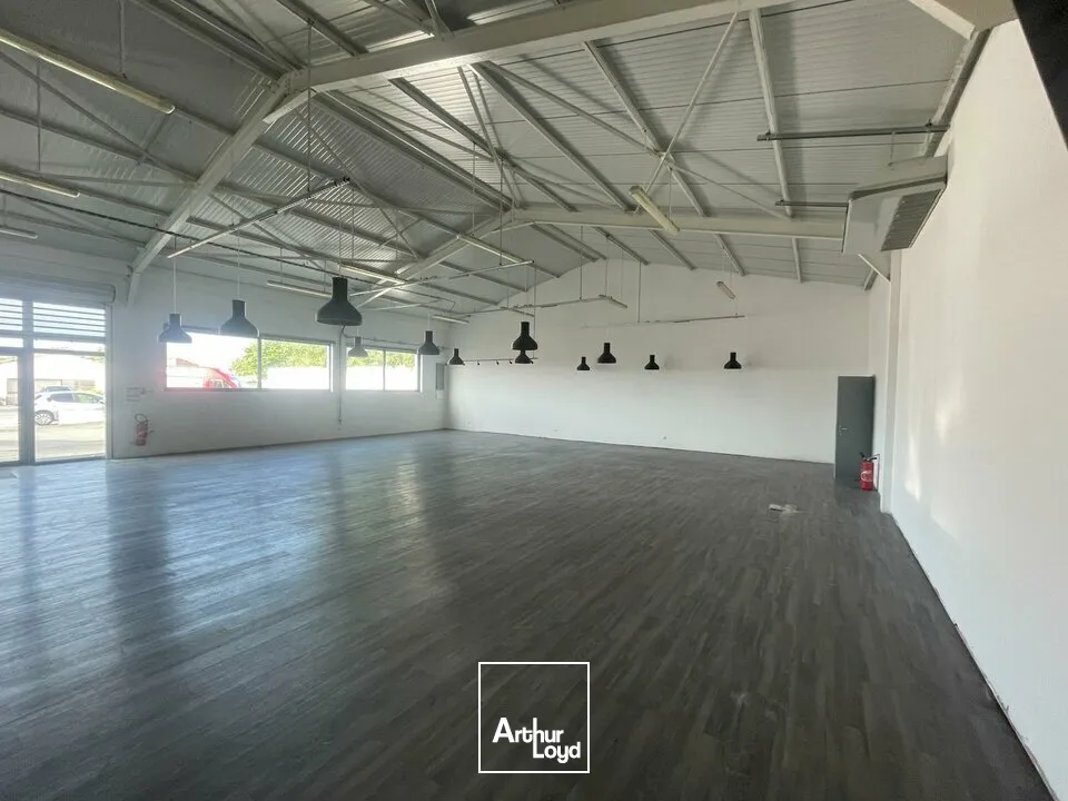 LOCATION  LOCAL COMMERCIAL DE 360 M²  JARD-SUR-MER 