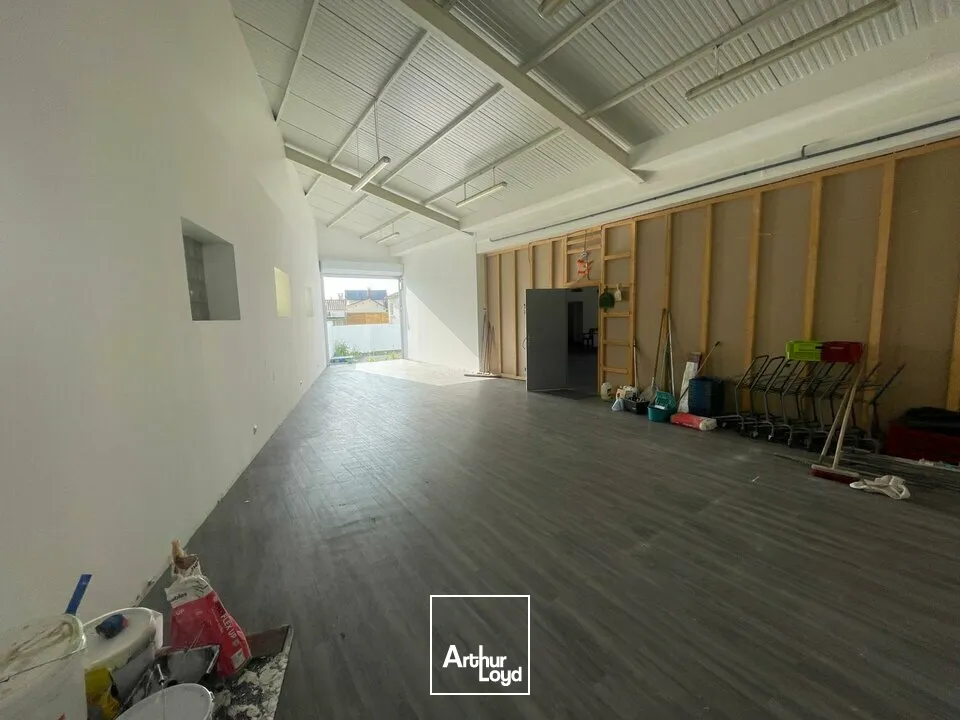 LOCATION  LOCAL COMMERCIAL DE 360 M²  JARD-SUR-MER 