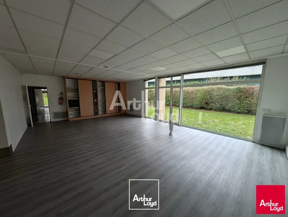 PACE - LOCAL D'ACTIVITE A LOUER - 350 M² AVEC BELLE VISIBILITE