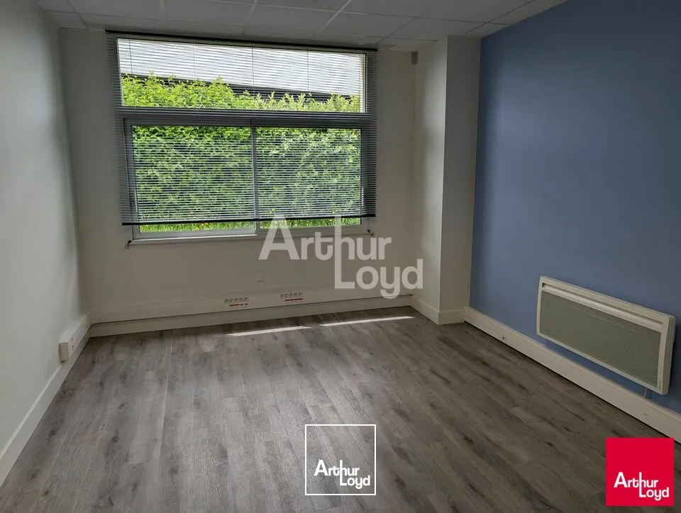 PACE - LOCAL D'ACTIVITE A LOUER - 350 M² AVEC BELLE VISIBILITE