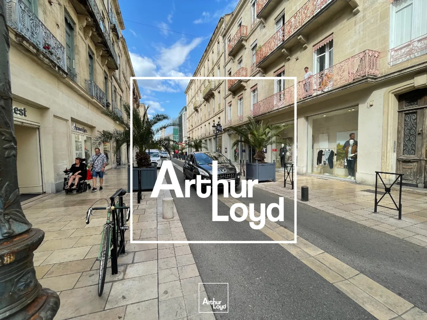 BAIL A CEDER - LOCAL CENTRE VILLE - NIMES - 60 M2 - VITRINE ANGLE