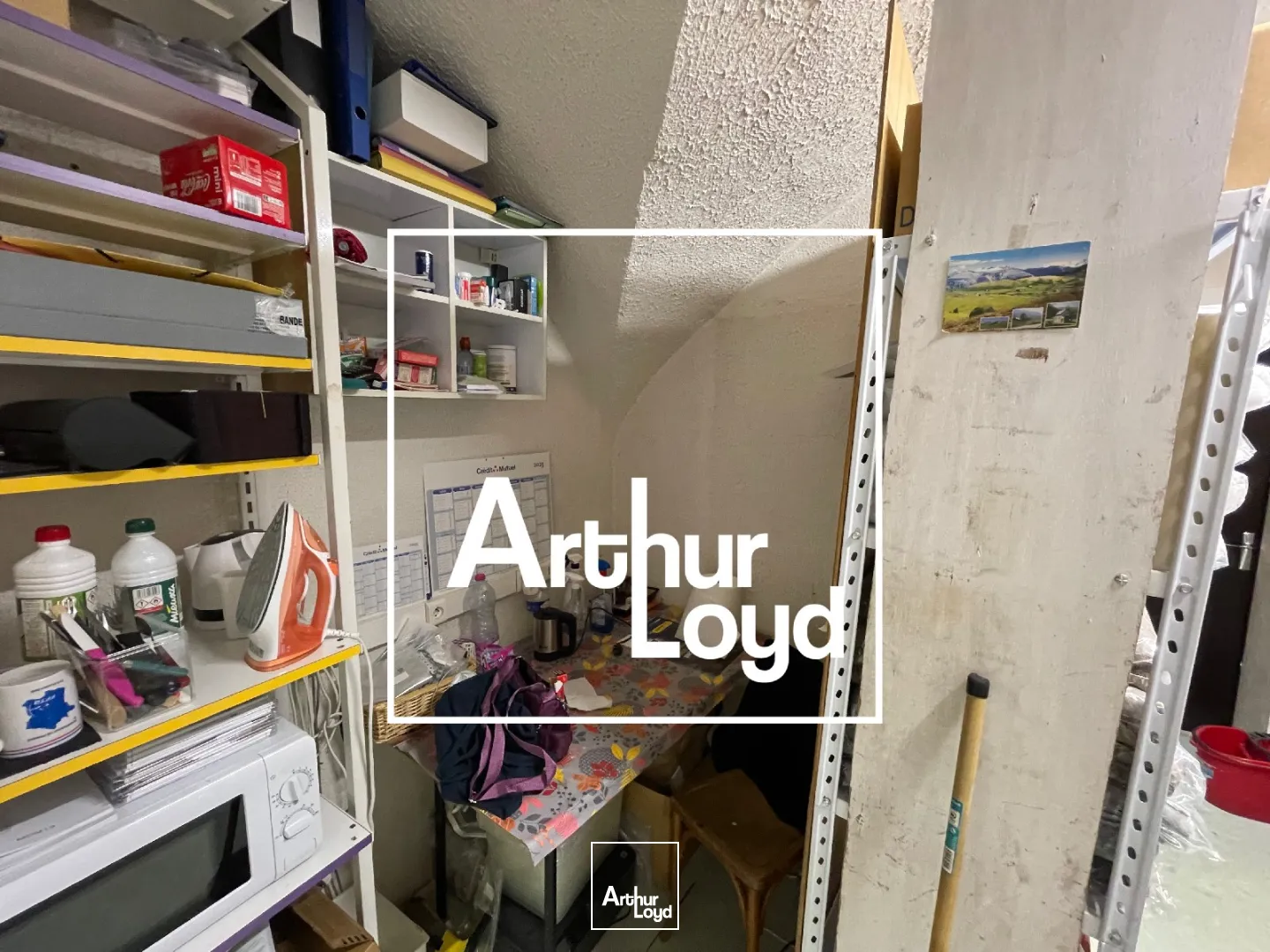 BAIL A CEDER - LOCAL CENTRE VILLE - NIMES - 60 M2 - VITRINE ANGLE