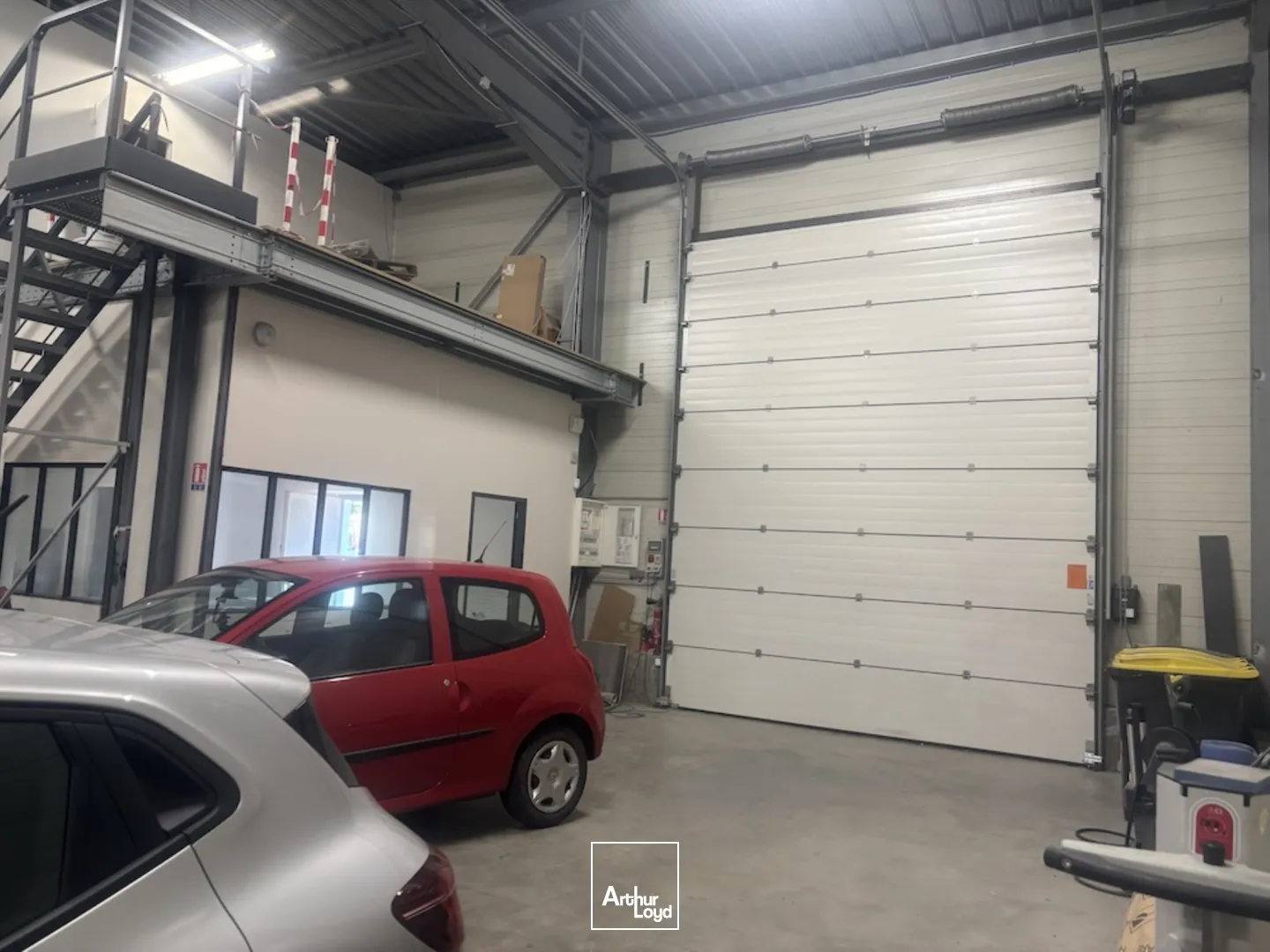 Locaux d'activité à vendre à SAINT CHAMOND 42400