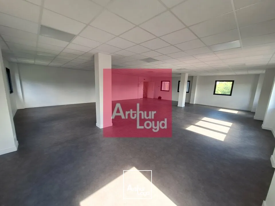 CLERMONT-FERRAND ZI BREZET A LOUER BUREAUX 128 M²