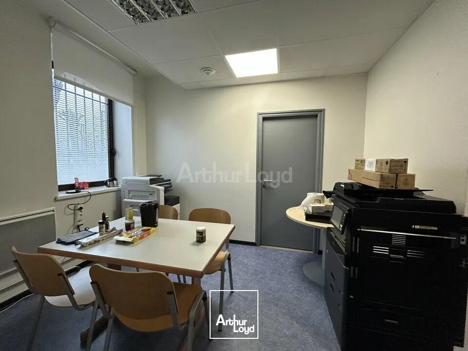 ENTREPOT - ATELIER à VENDRE de 6865 m²