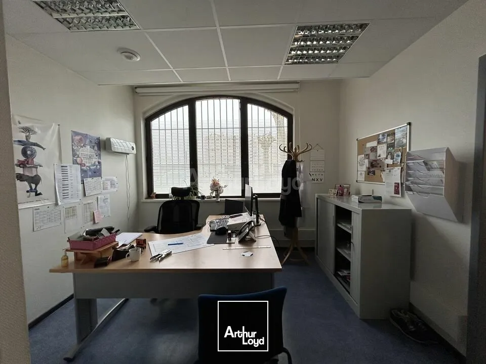 ENTREPOT - ATELIER à VENDRE de 6865 m²