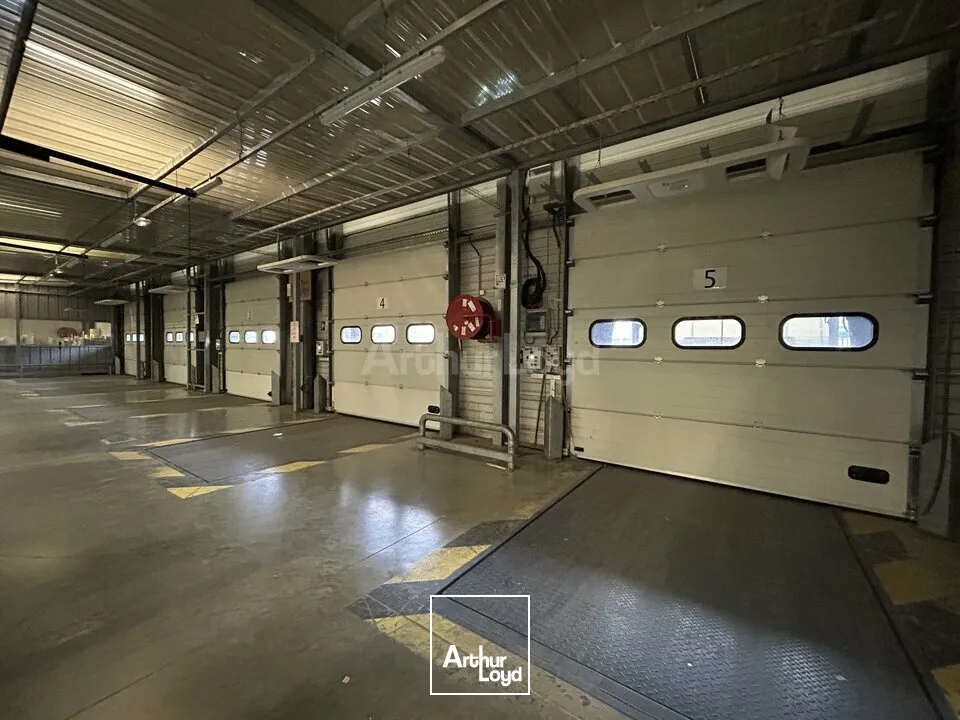 ENTREPOT - ATELIER à VENDRE de 6865 m²