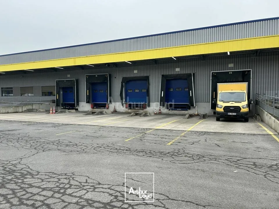 ENTREPOT - ATELIER à VENDRE de 6865 m²