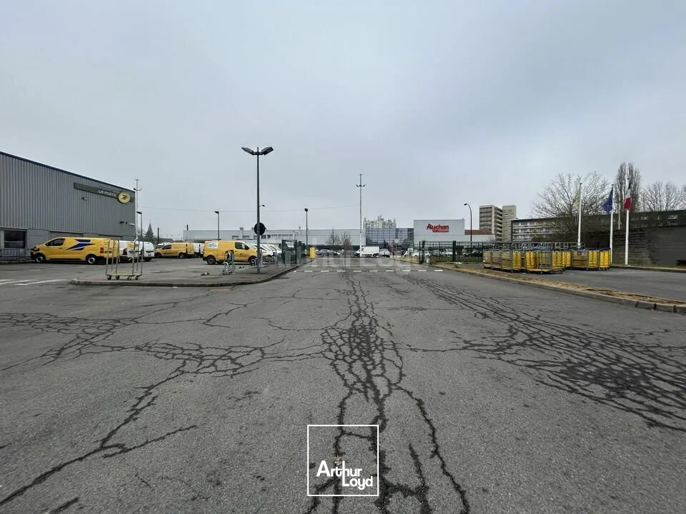 ENTREPOT - ATELIER à VENDRE de 6865 m²