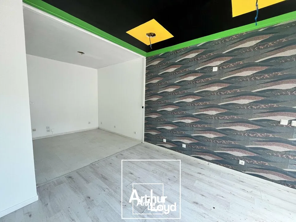 Local commercial 80m2 - Parking et accès PMR - Quartier Leclerc