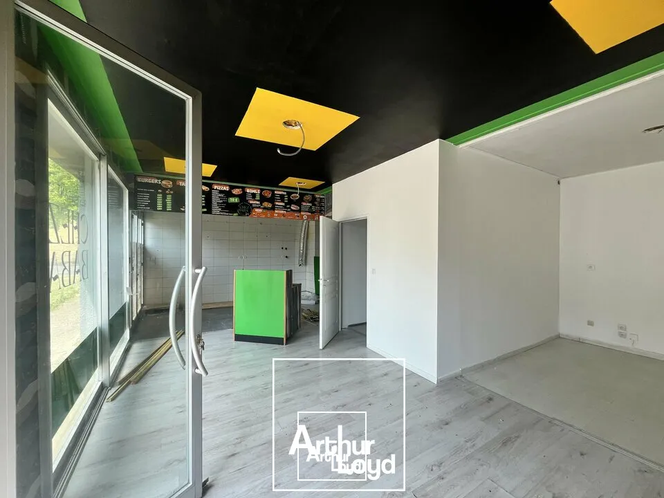 Local commercial 80m2 - Parking et accès PMR - Quartier Leclerc