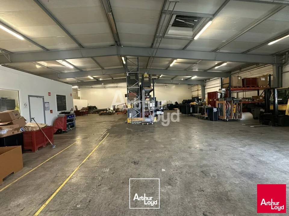 ST JEAN SUR VILAINE - LOCAL D'ACTIVITE A LOUER - 755 M²