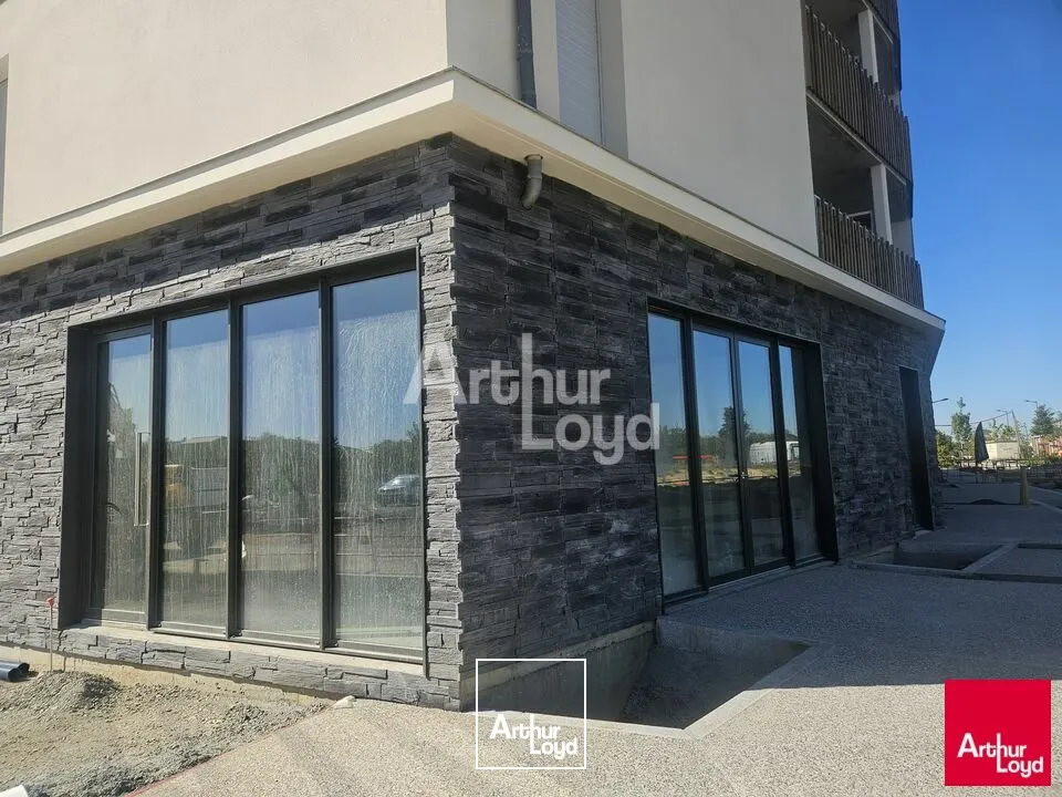 AVRILLE LOCAL COMMERCIAL DE 66 M² A VENDRE