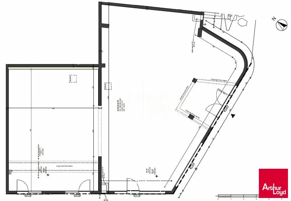 AVRILLE LOCAL COMMERCIAL DE 190 M² A VENDRE AVEC BELLE VISIBILITE 