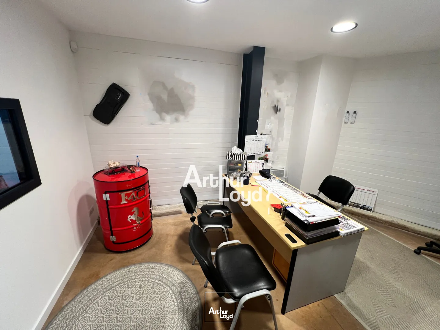 Excellente visibilité - Local à louer de 400 m2 - NIMES EST