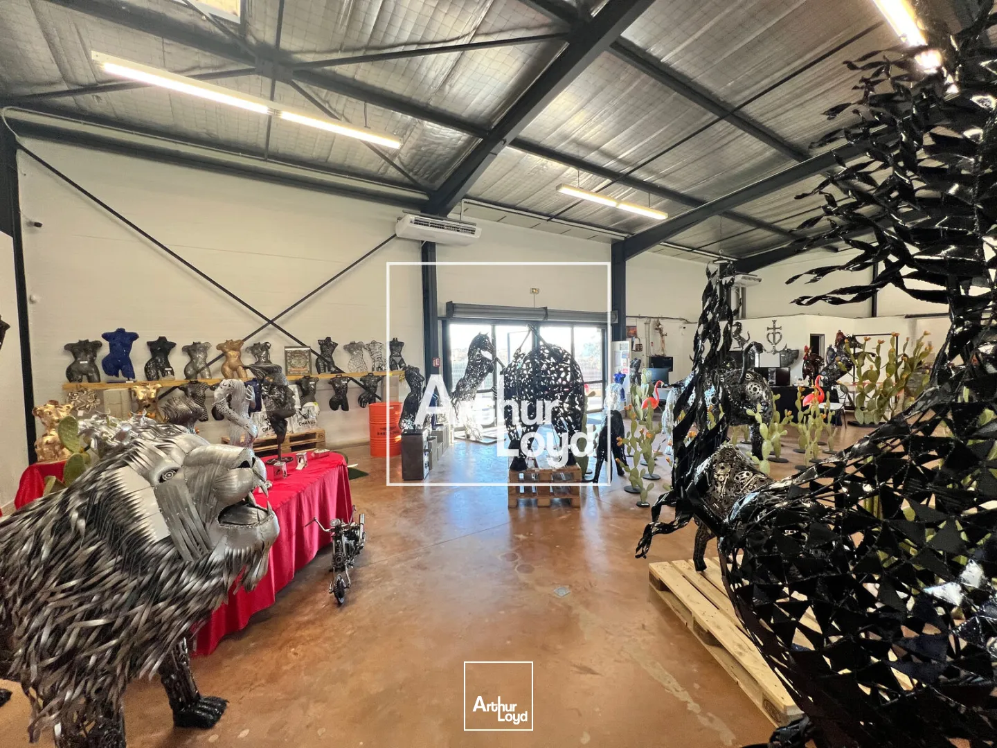 Excellente visibilité - Local à louer de 400 m2 - NIMES EST