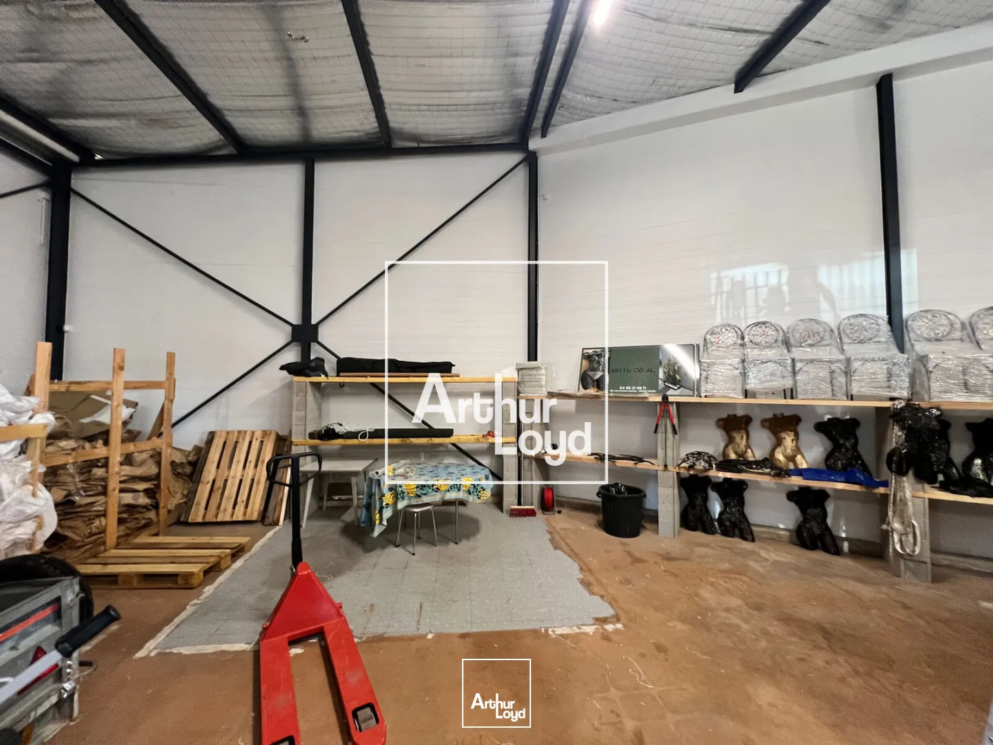 Excellente visibilité - Local à louer de 400 m2 - NIMES EST