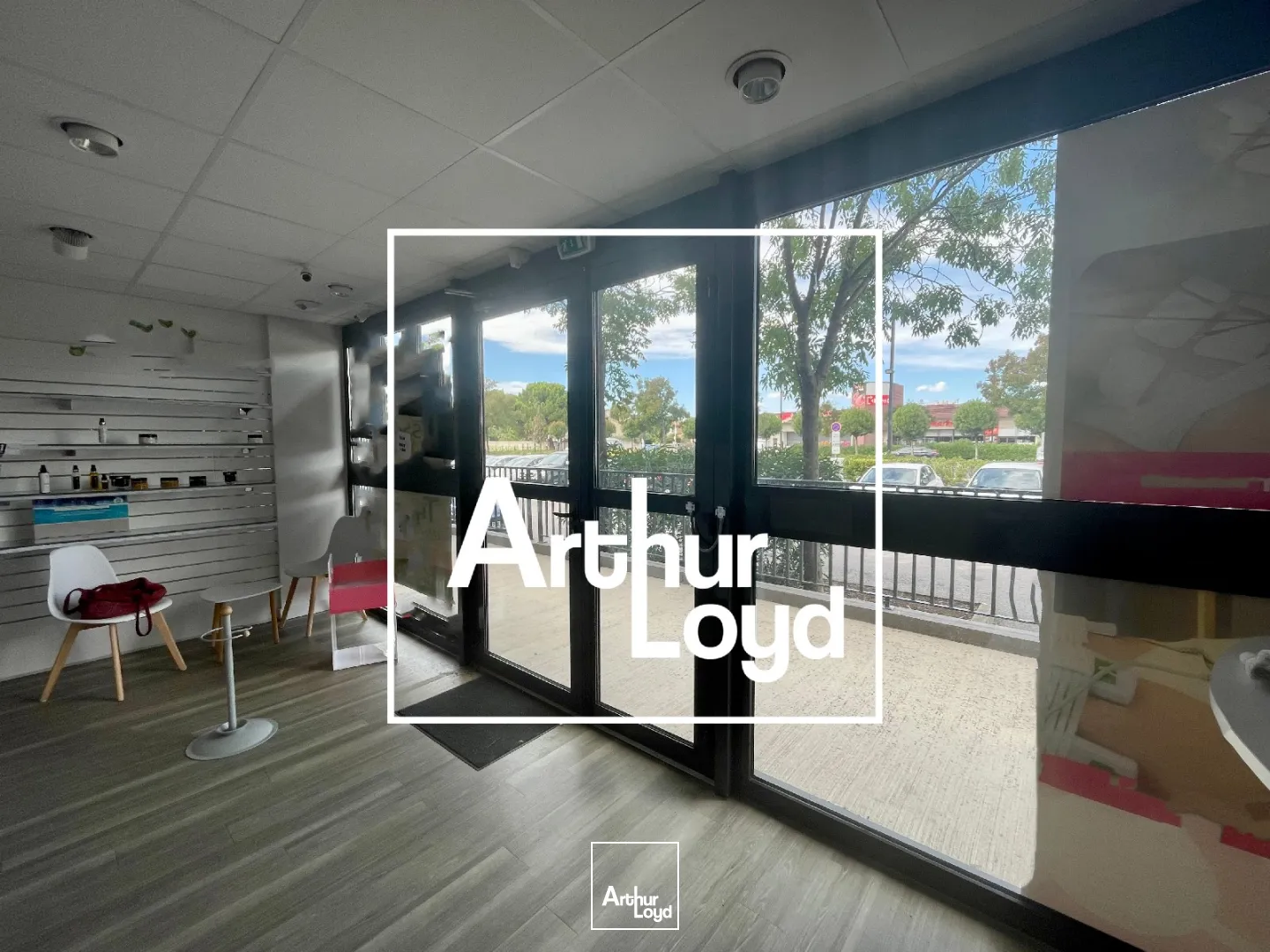 Au sein de l'ensemble immobilier NOVEO CENTER, 1ere ligne du boulevard Salavdore Allende à Nîmes.Proximité zone commerciale des 7 collines