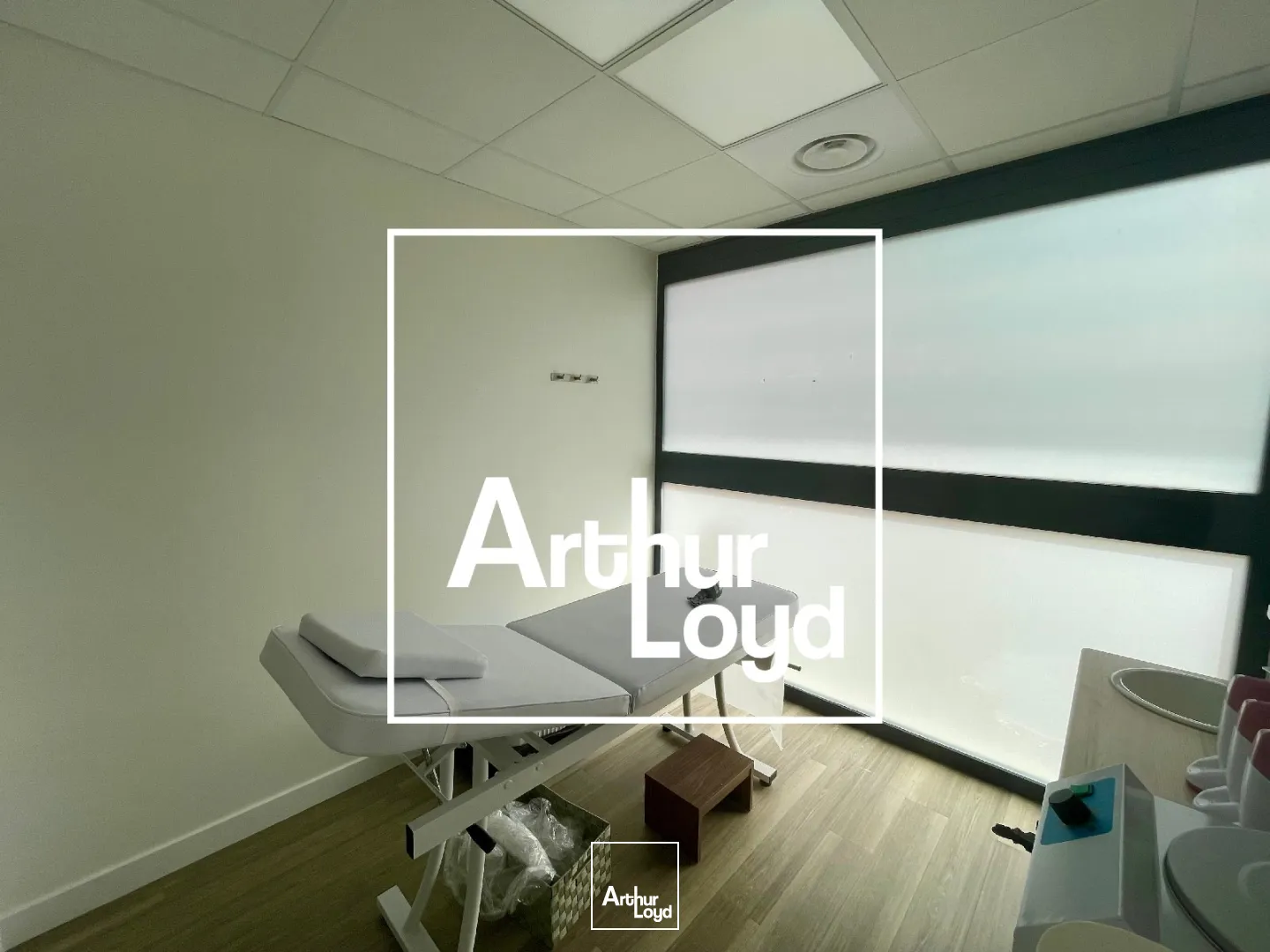 Au sein de l'ensemble immobilier NOVEO CENTER, 1ere ligne du boulevard Salavdore Allende à Nîmes.Proximité zone commerciale des 7 collines