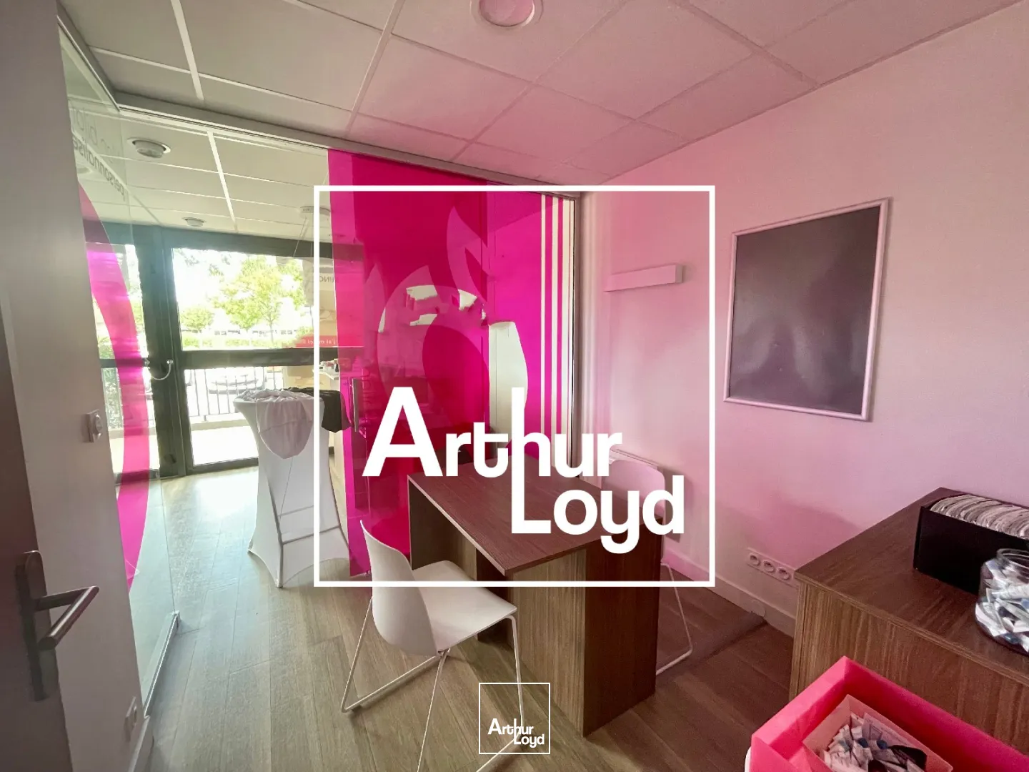 Au sein de l'ensemble immobilier NOVEO CENTER, 1ere ligne du boulevard Salavdore Allende à Nîmes.Proximité zone commerciale des 7 collines