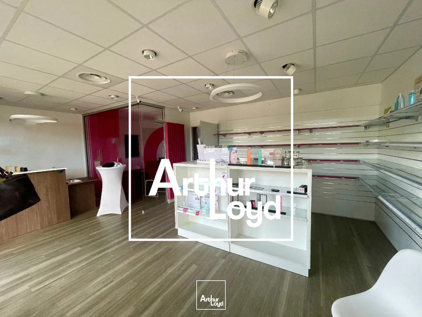 Au sein de l'ensemble immobilier NOVEO CENTER, 1ere ligne du boulevard Salavdore Allende à Nîmes.Proximité zone commerciale des 7 collines