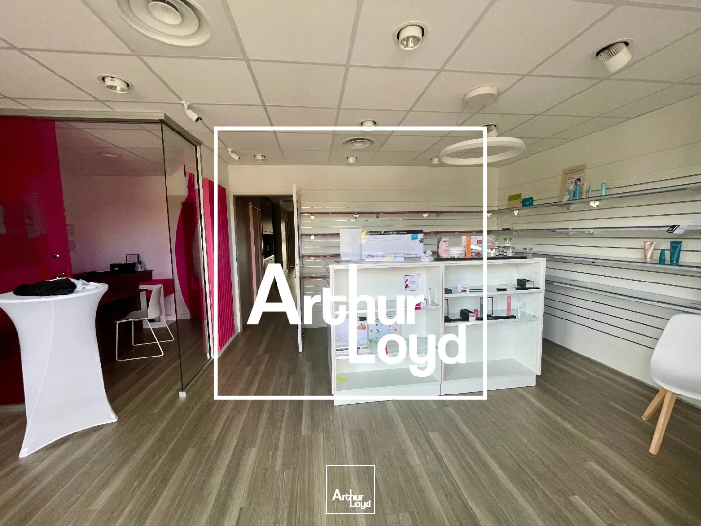 Au sein de l'ensemble immobilier NOVEO CENTER, 1ere ligne du boulevard Salavdore Allende à Nîmes.Proximité zone commerciale des 7 collines