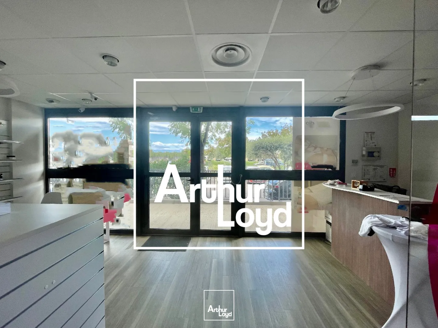 Au sein de l'ensemble immobilier NOVEO CENTER, 1ere ligne du boulevard Salavdore Allende à Nîmes.Proximité zone commerciale des 7 collines