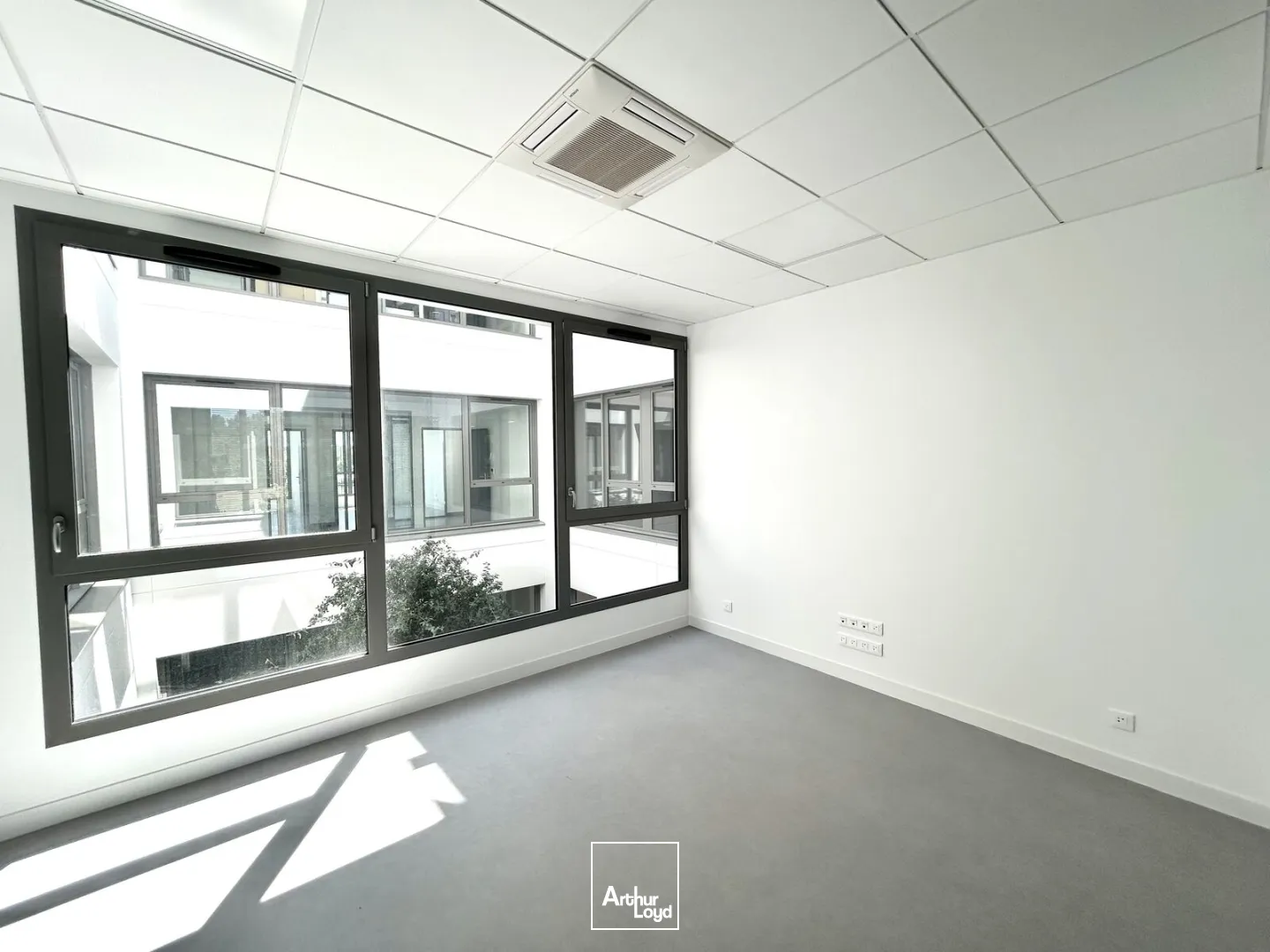Bureaux neufs à louer de 530 m² - Artigues-Près-Bordeaux , Axe N89