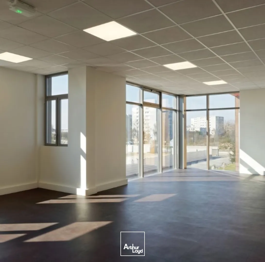 Atelier industriel en location 332 m² Le Blanc-Mesnil - Hub Nord Paris - Multiconnexions A1/A3/RER - 7m libre