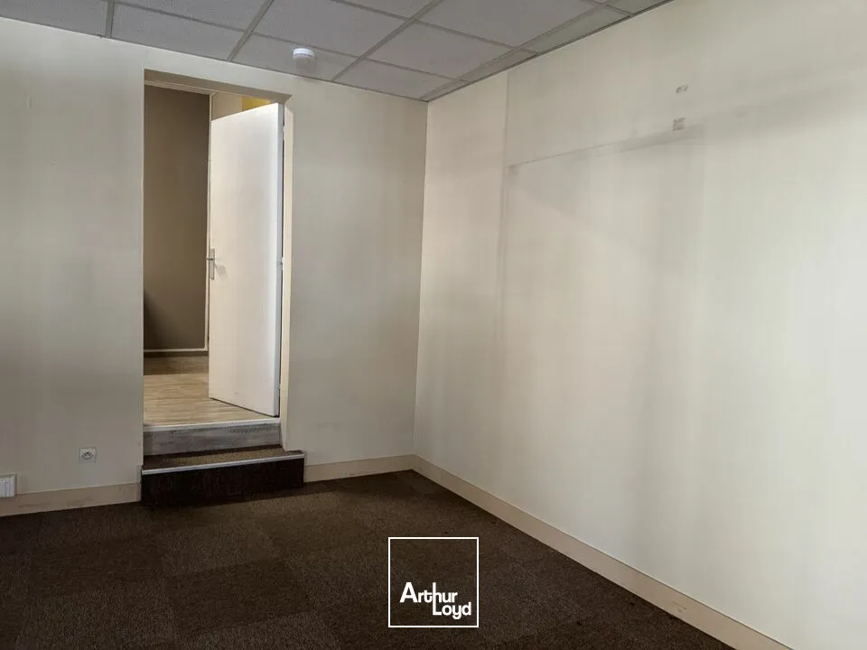 TOURS MIRABEAU BUREAU COMMERCIAL A VENDRE 90 m² - BELLE VISIBILITE