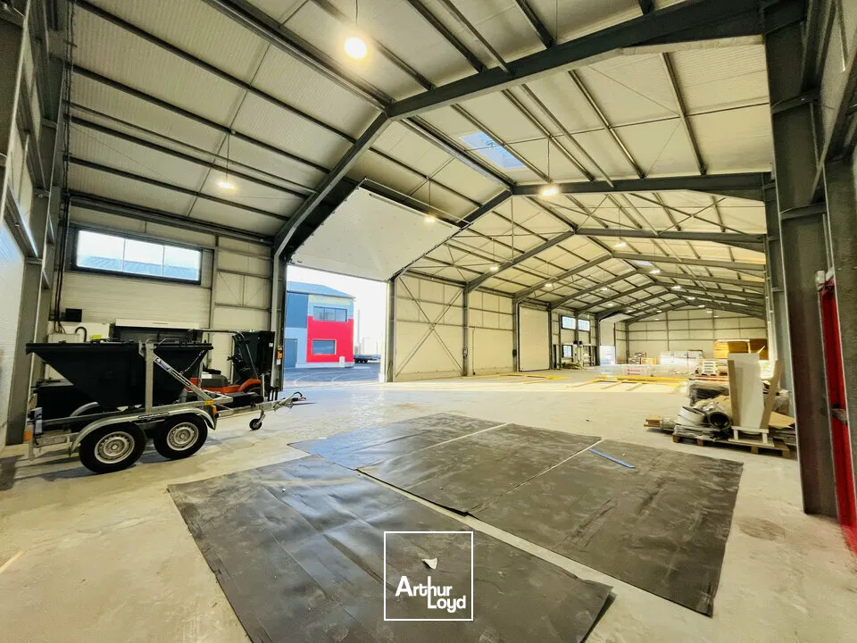 A LOUER - ZA ST JEAN DE LA NEUVILLE - ENSEMBLE IMMOBILIER NEUF 1 000 m2 SUR ZONE EN DÉVELOPPEMENT CROISSANT