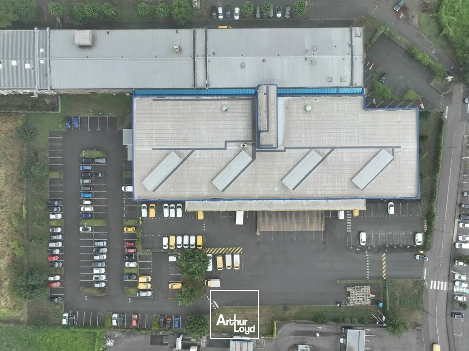 ENTREPOT - ATELIER à VENDRE de 6865 m²