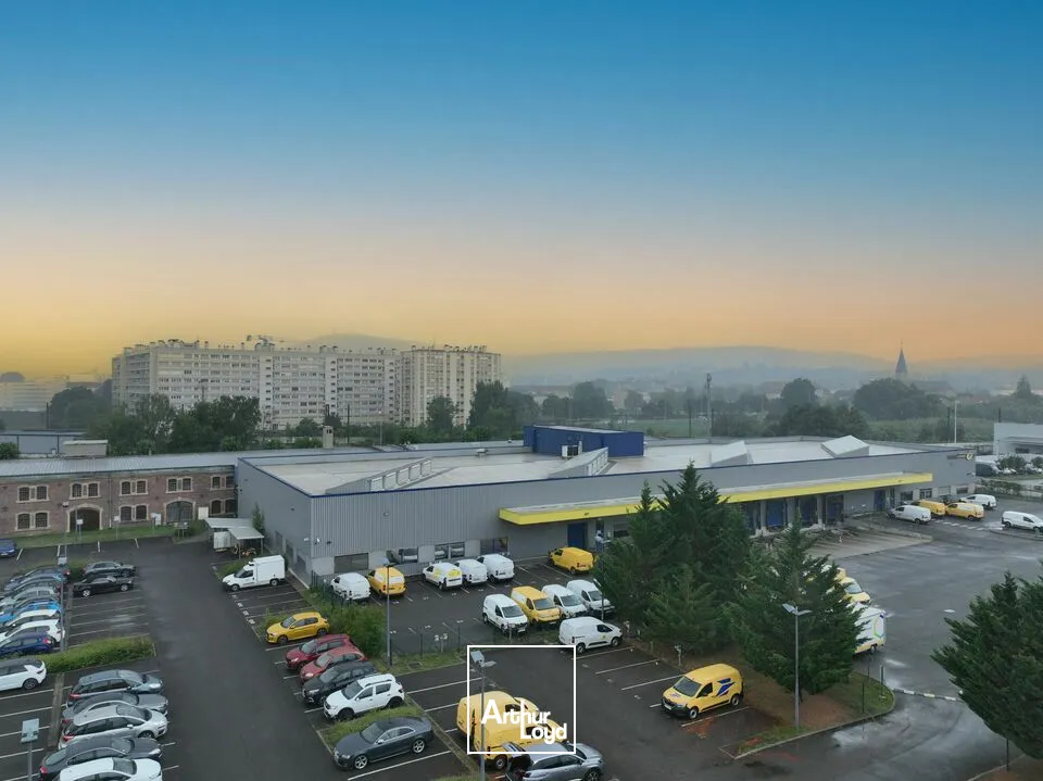 ENTREPOT - ATELIER à VENDRE de 6865 m²