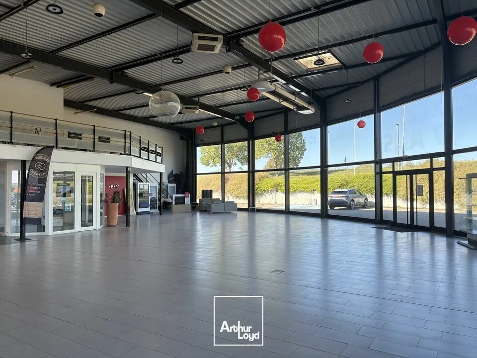 LOCAL COMMERCIAL à VENDRE de 2280 m²