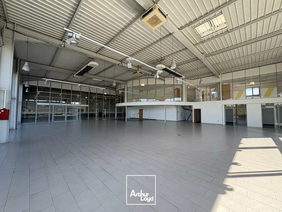 LOCAL COMMERCIAL à VENDRE de 2280 m²