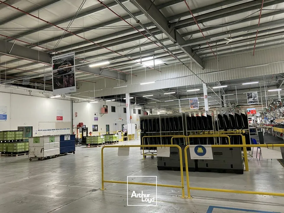 LOCAL D'ACTIVITE - ENTREPOT à LOUER de 10100 m²