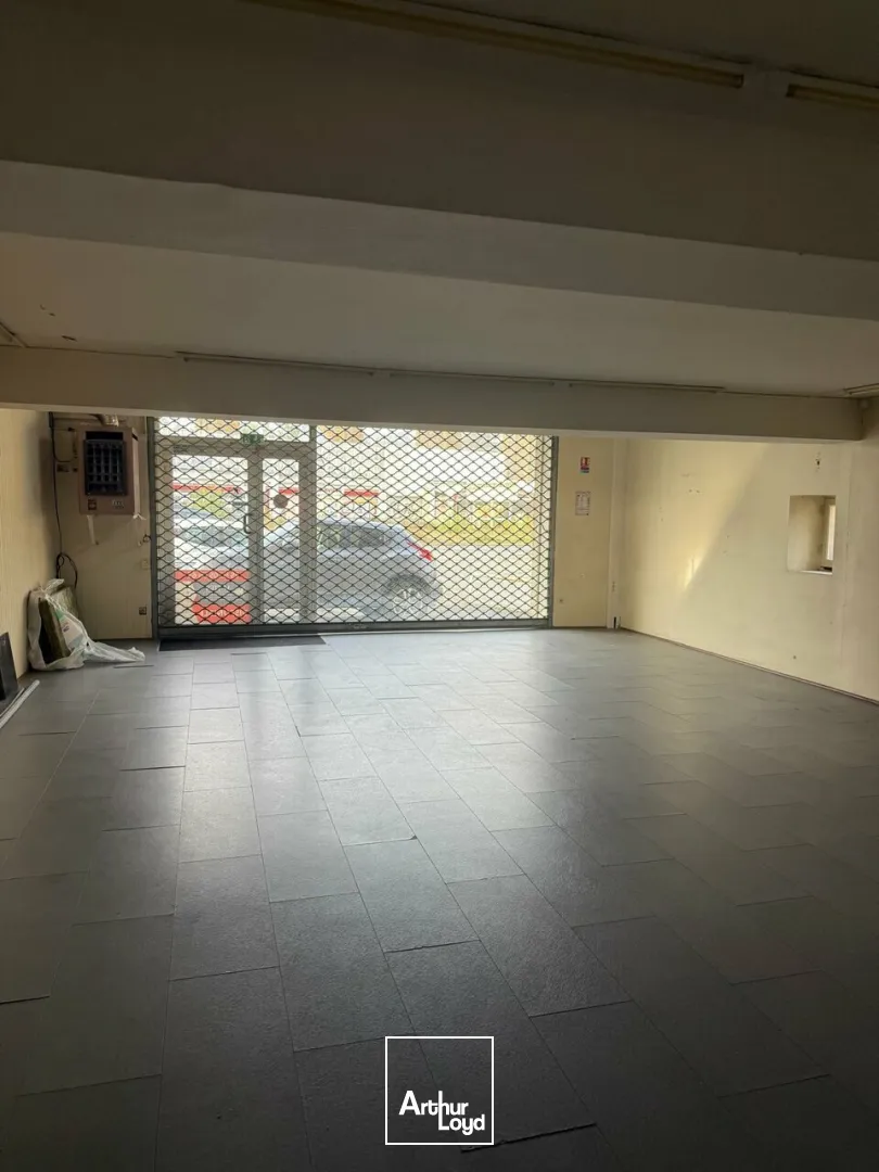 LOCAL COMMERCIAL location à SARLAT-LA-CANÉDA 24200