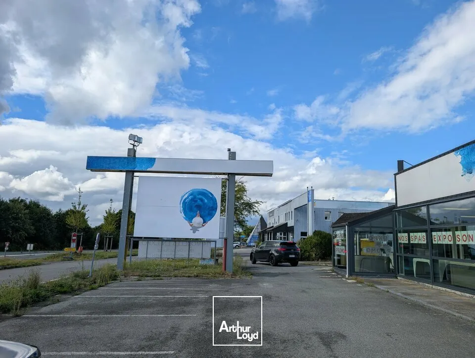 MELESSE - LOCAL COMMERCIAL A LOUER - 535 M²