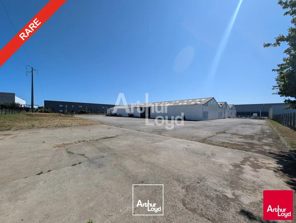 OPPORTUNITE LE RHEU - ENTREPOT A VENDRE - 3200 M²
