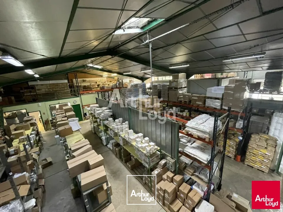 SAUMUR LOCAL D'ACTIVITÉ 930 M² A VENDRE